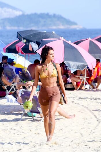 Alane Dias