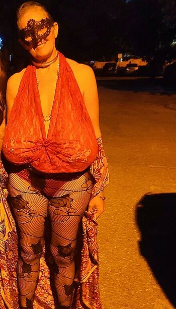 Busty Petra