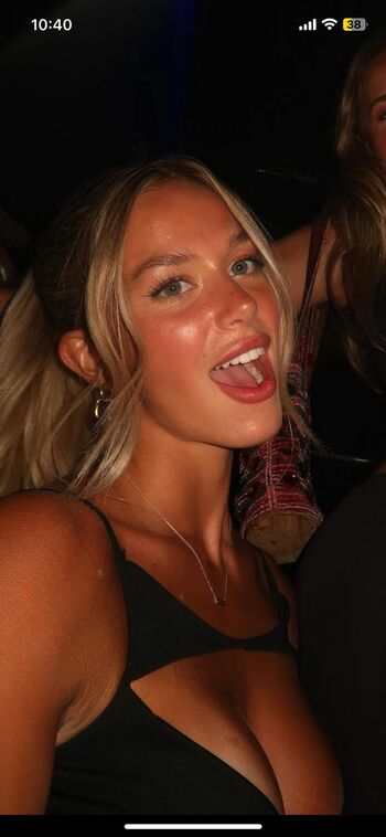 ellejowett