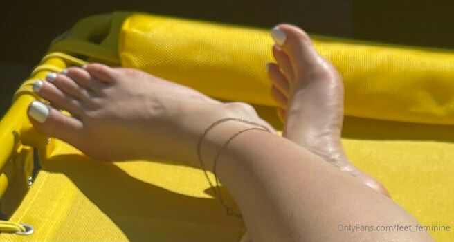 feet_feminine