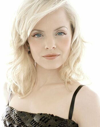 Mena Suvari